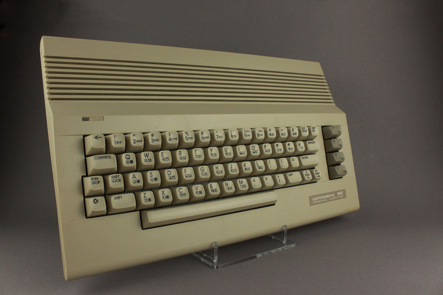 Acryl Aufsteller, Displayständer für Commodore 64 C64 II