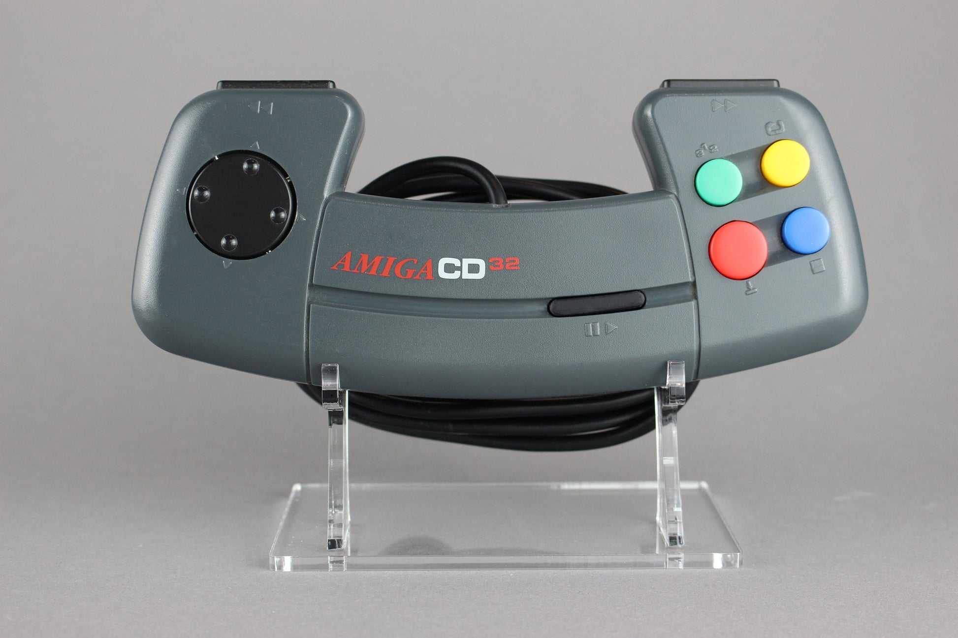 Acryl Aufsteller, Displayständer für Commodore CD32 Controller