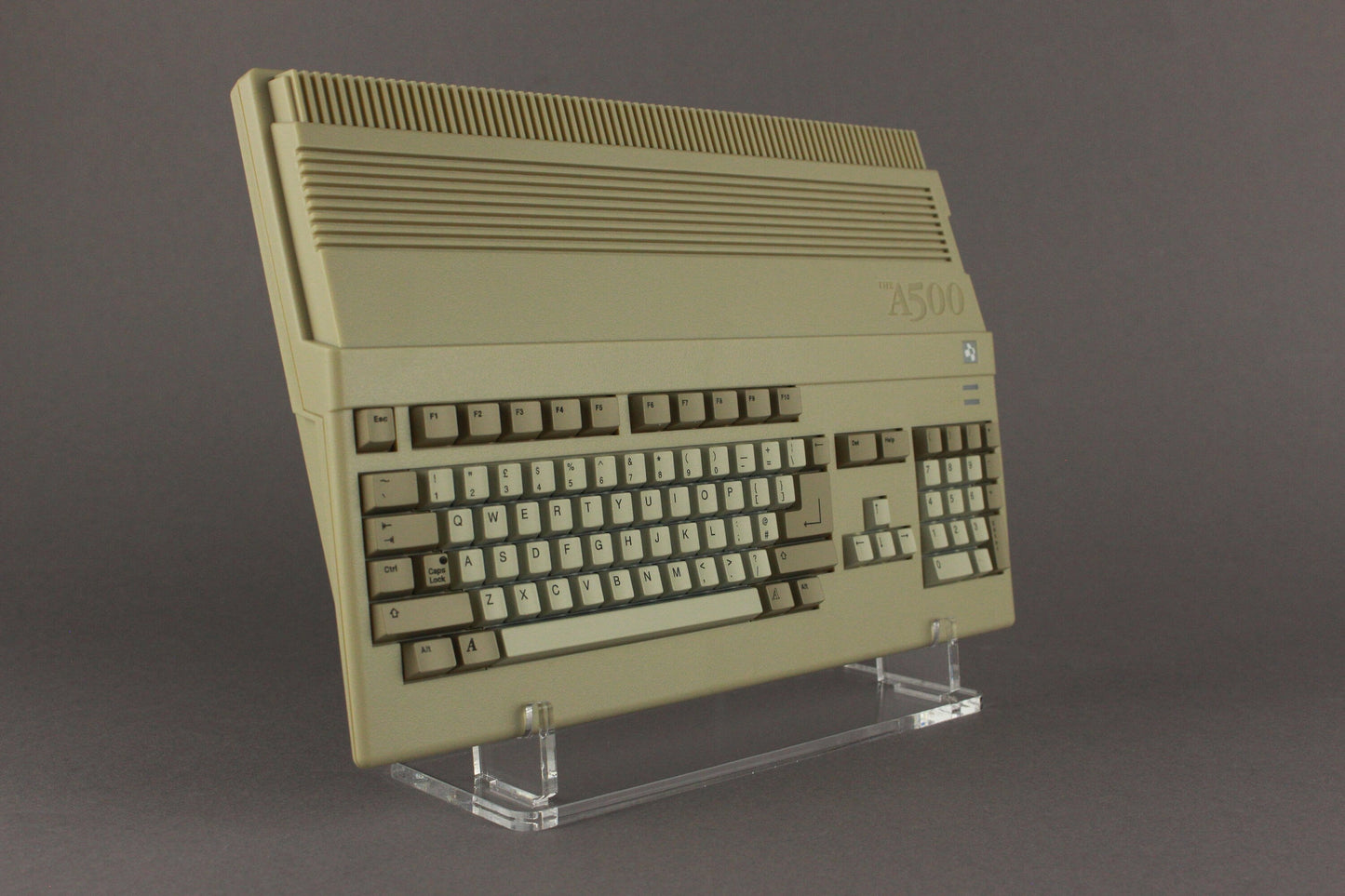 Acryl Aufsteller, Displayständer für Mini Commodore Amiga A500 Mini Vertikal