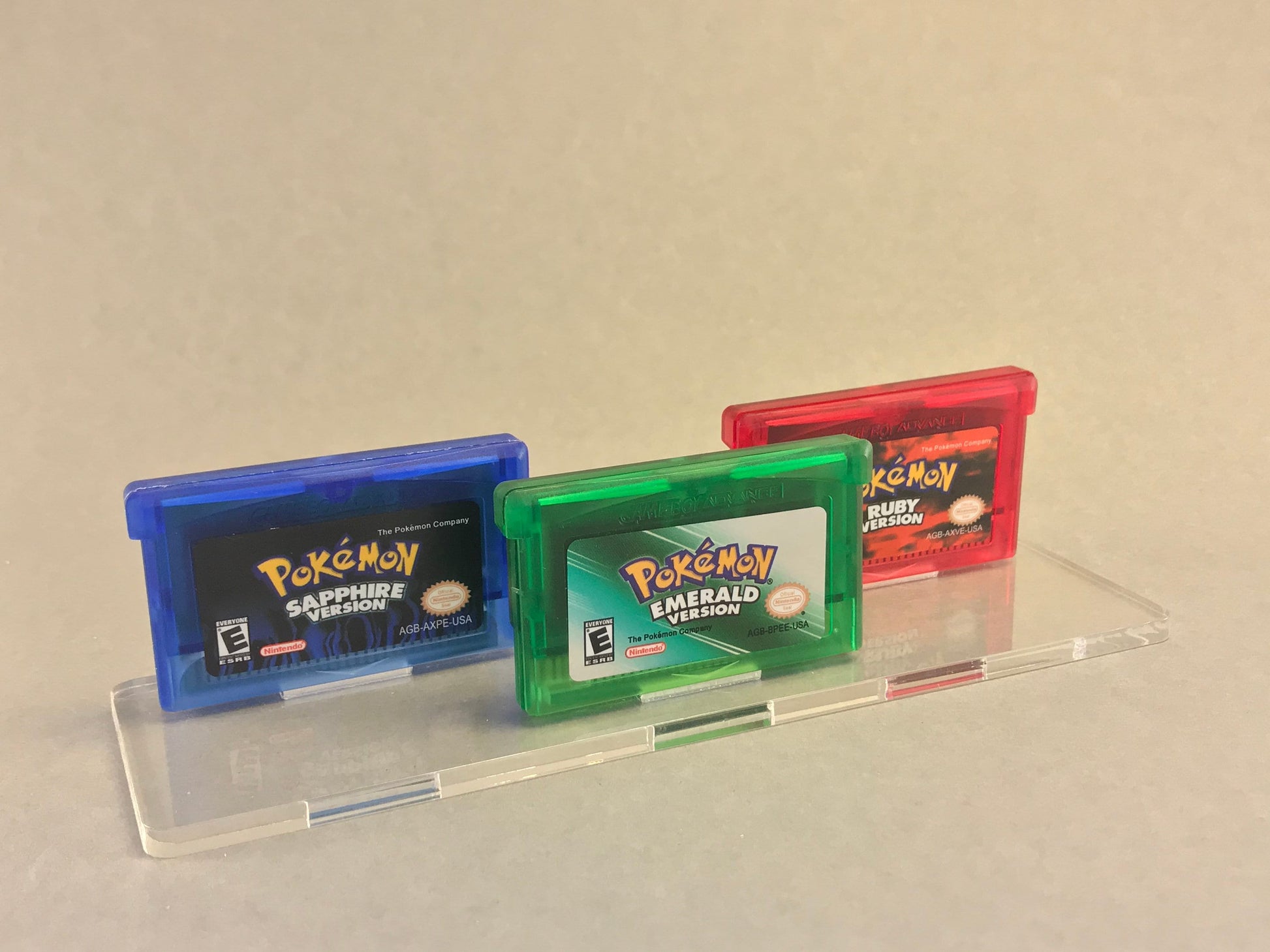 Acryl Aufsteller, Displayständer für Nintendo Gameboy 3er Modul  Pokemon