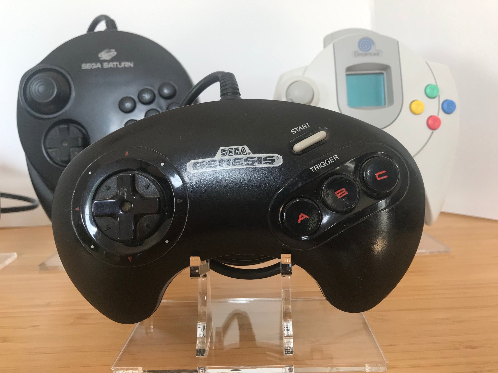 Acryl Aufsteller, Displayständer für Sega Mega Drive Genesis Controller (3 Button, Mo. 1615)